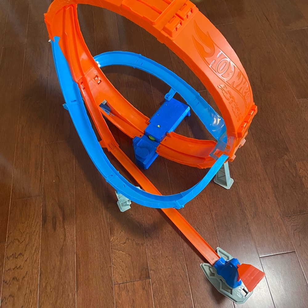 Hot Wheels® Massive Loop Mayhem™ Track Set